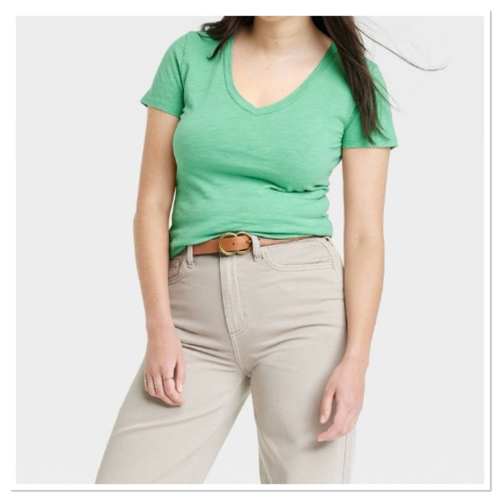 Women’s Slim Fit Short Sleeve V-neck Tee Shirt Universal Thread Light Green